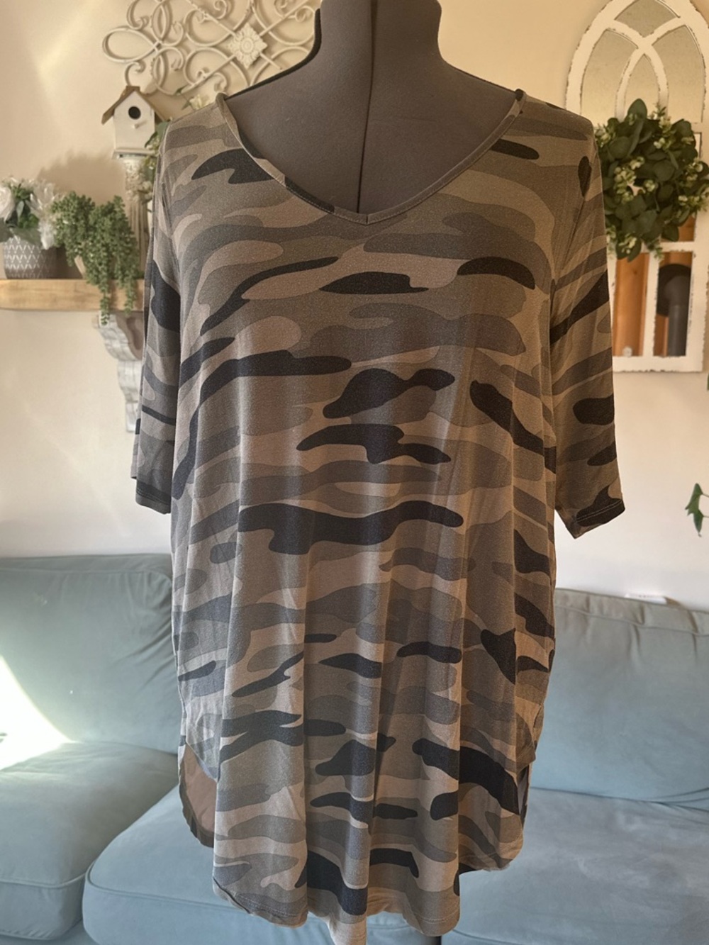Torrid Camo V-Neck Short Sleeve Top - Olive/Black